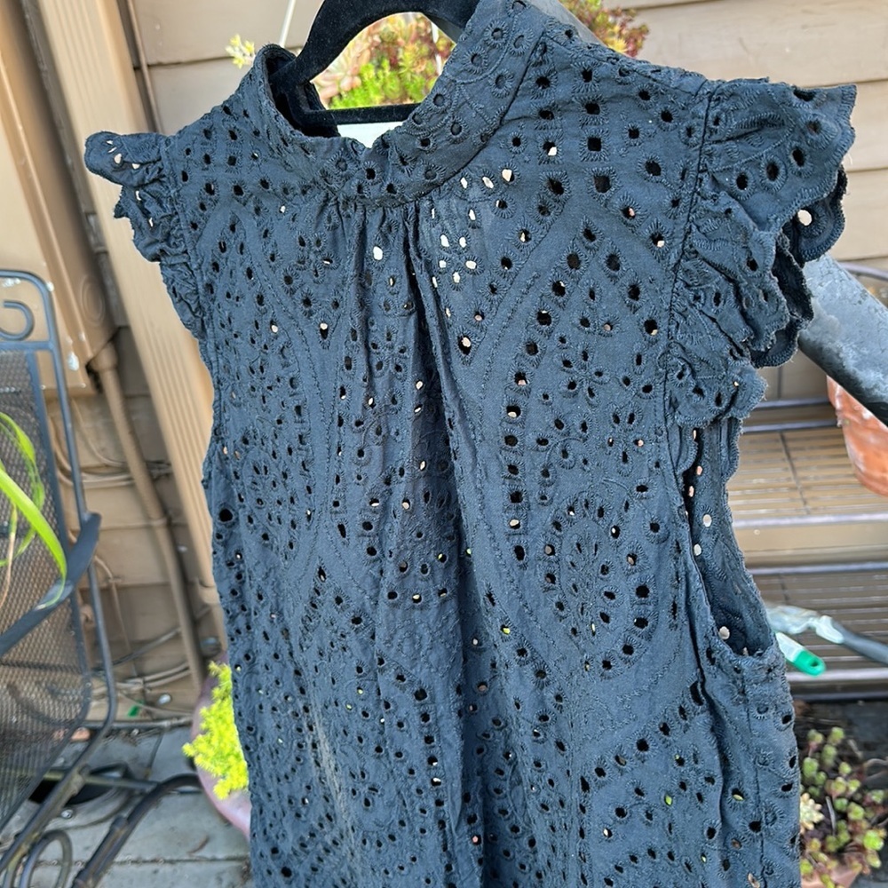 L Tall Banana Republic sweet eyelet muscle top w little flare sleeves, in black - Picture 3 of 12